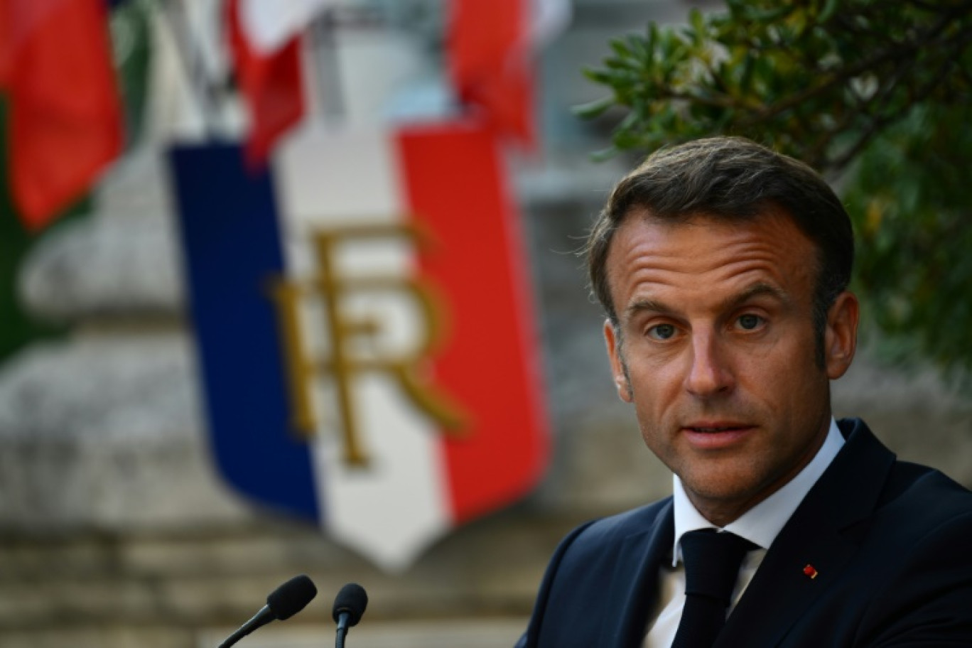 Le président français Emmanuel Macron à Bormes-les-Mimosas, dans le Var, le 17 août 2023 © CHRISTOPHE SIMON