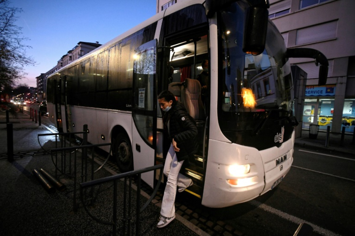 Un car de ramassage scolaire à Toulouse, le 8 février 2022 © Valentine CHAPUIS