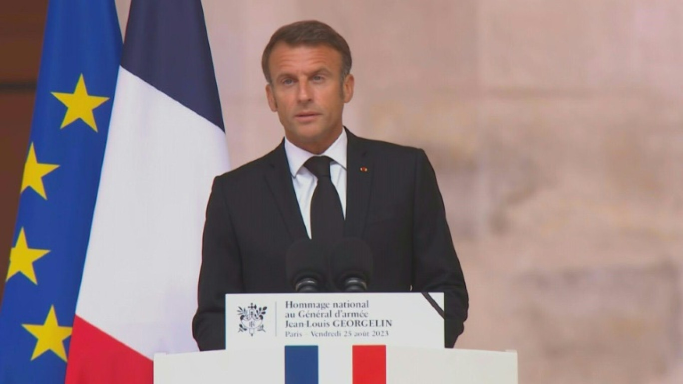 Notre-Dame: Macron salue la mémoire du général Georgelin aux Invalides