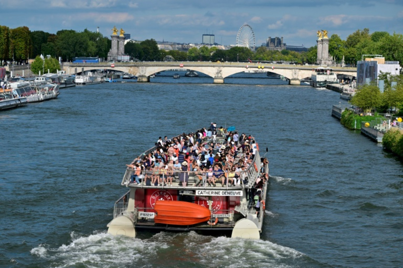 Un bateau touristique sur la Seine à Paris, le 9 août 2023 © MIGUEL MEDINA