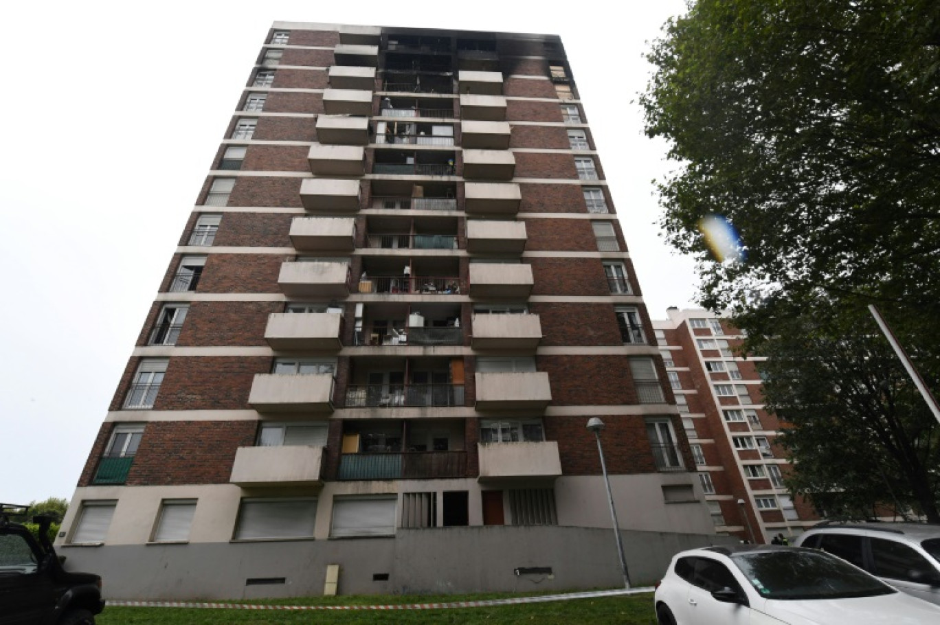 Vue de l'immeuble, le 31 août 2023, où un incendie s'est déclaré le 19 août 2023, à L'Ile-Saint-Denis, en Seine-Saint-Denis © MEHDI FEDOUACH