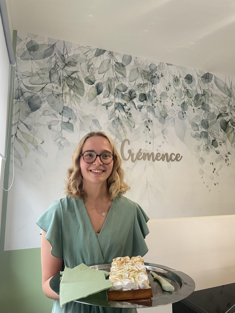 Clémence Walti, 17 ans aujourd’hui, gérante de la pâtisserie Crémence à Amiens. ©Crémence