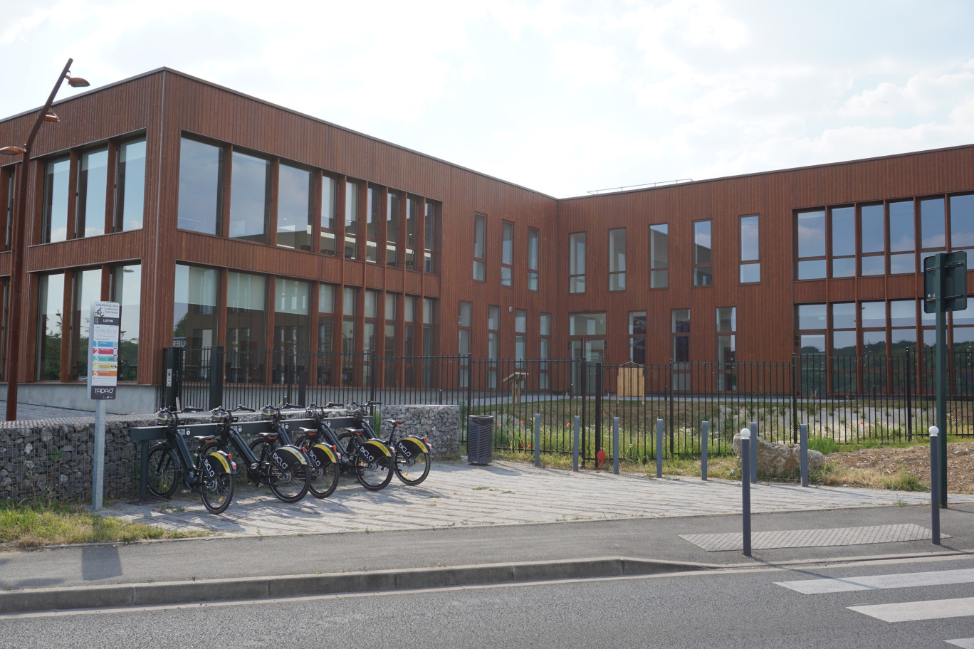 Inauguré il y a quelques jours, le Vivalley Center est un espace de 4 000 m² dédié à l'accueil des acteurs de la filière sport, santé et bien-être. 