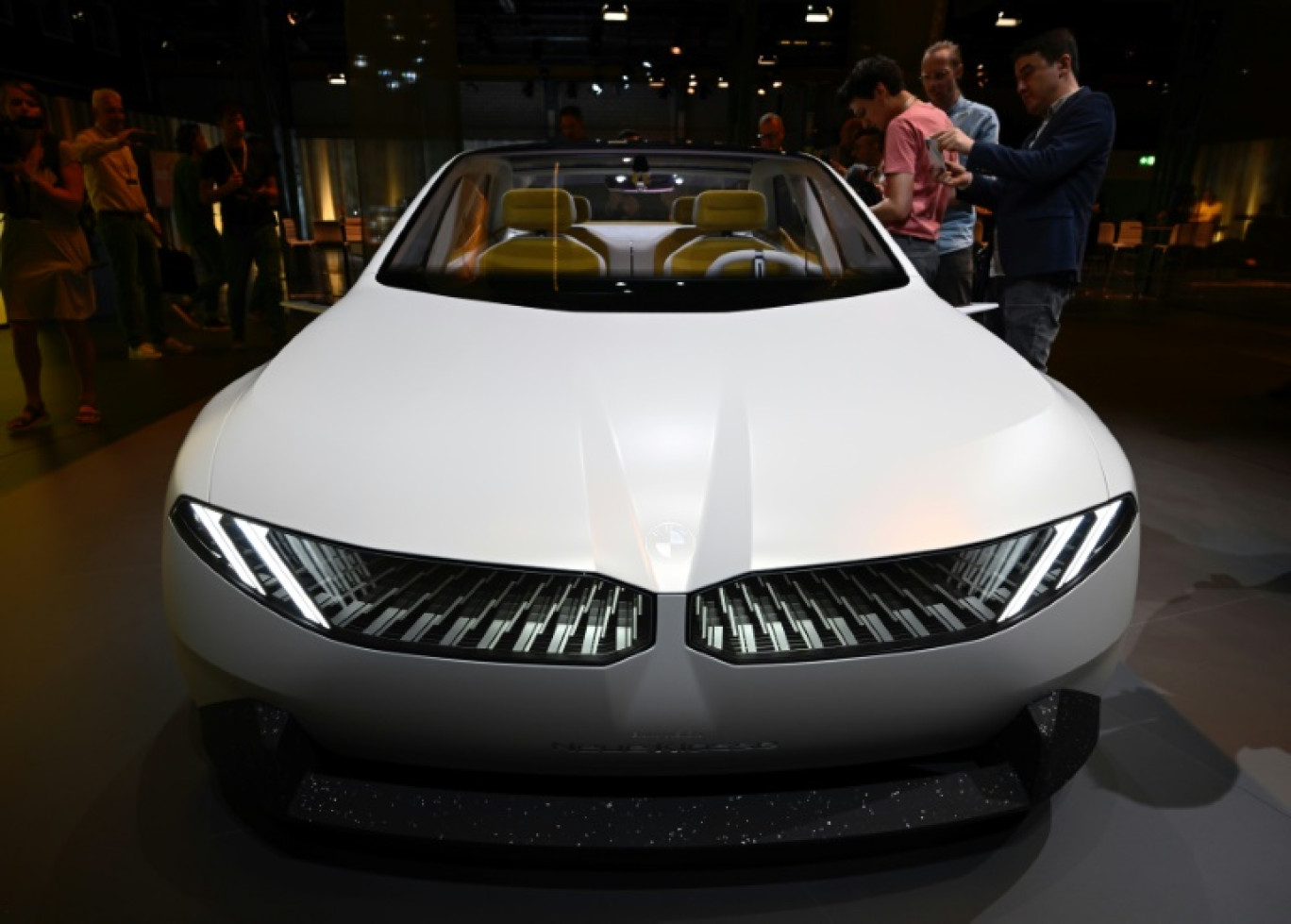 Le constructeur automobile allemand BMW présente son projet "Neue Klasse", un concept de voiture électrique, le 2 septembre 2023 à la veille de l'ouverture du salon automobile de Munich © Tobias SCHWARZ