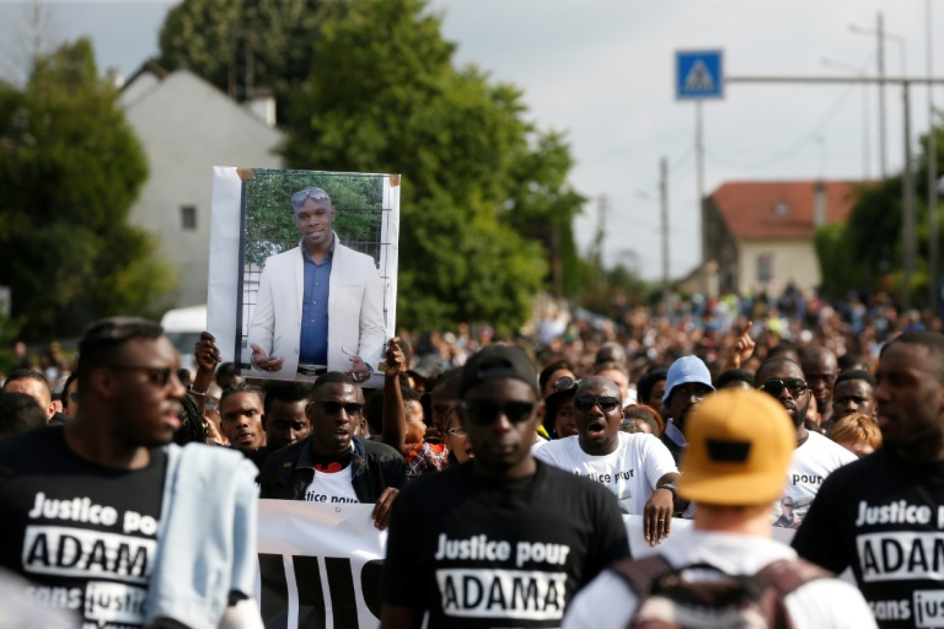 Manifestation pour obtenir justice après la mort d'Adama Traoré, le 22 juillet 2016 à Beaumont-sur-Oise © Thomas SAMSON