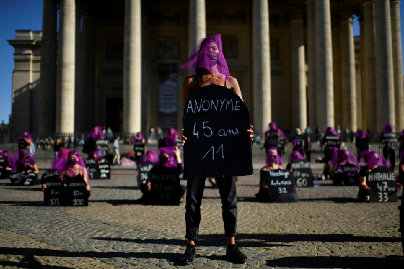 Manifestation contre les féminicides, le 9 octobre 2022 place du Panthéon, à Paris © JULIEN DE ROSA