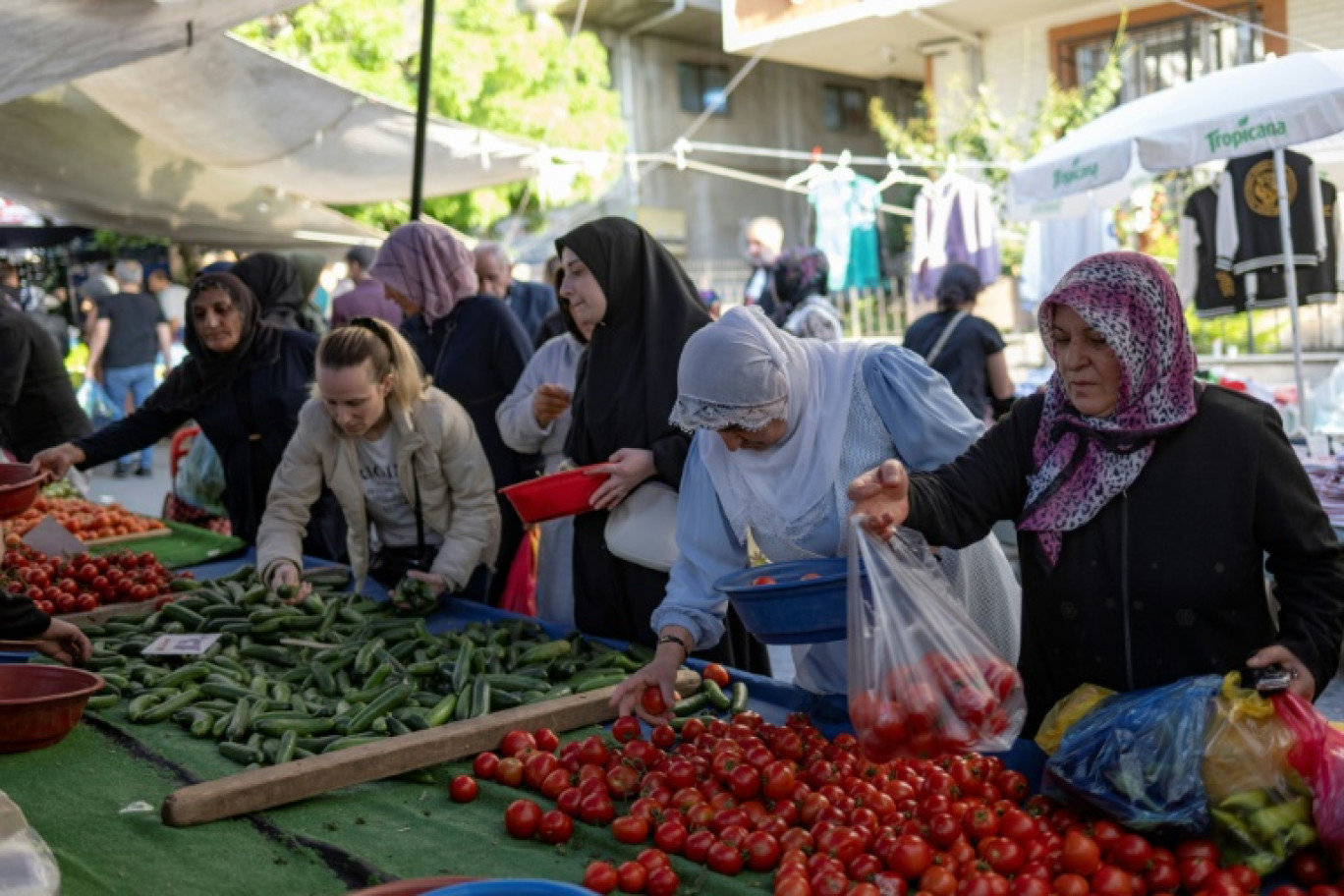 Des femmes dans un marché d'Istanbul le 22 mai 2023 © Yasin AKGUL