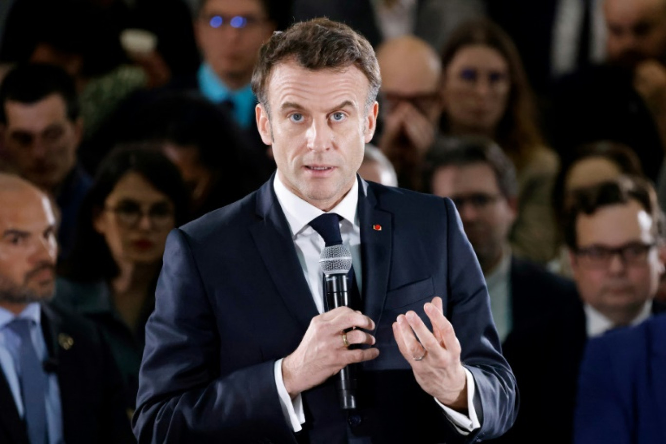 Le président français Emmanuel Macron s'exprime lors d'une réunion de travail à 500 jours des Jeux olympiques et paralympiques d'été de Paris 2024 à la préfecture de Paris et d'Île-de-France, à Paris, le 14 mars 2023 © Ludovic MARIN