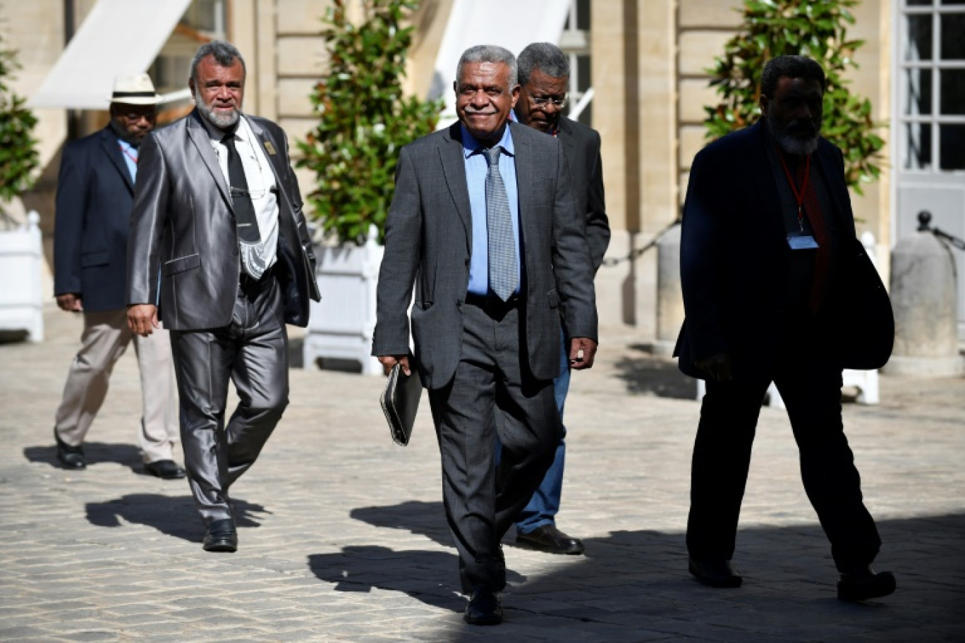 Le président du gouvernement néo-calédonien, l'indépendantiste Louis Mapou, lors de son arrivée à l'hôtel Matignon à Paris le 6 septembre 2023, pour participer à une réunion du Groupe Nickel
September 6, 2023 © JULIEN DE ROSA