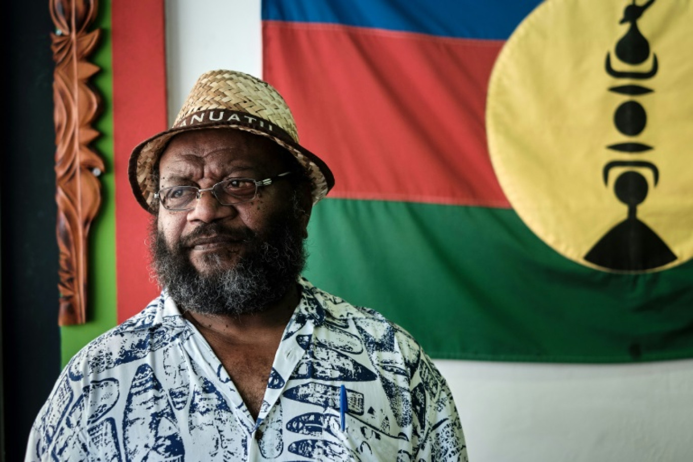 Victor Tutugoro, membre de la délégation du Front de libération kanak socialiste (FLNKS) pose lors d'une séance photo à Nouméa, le 3 septembre 2020 © Theo Rouby