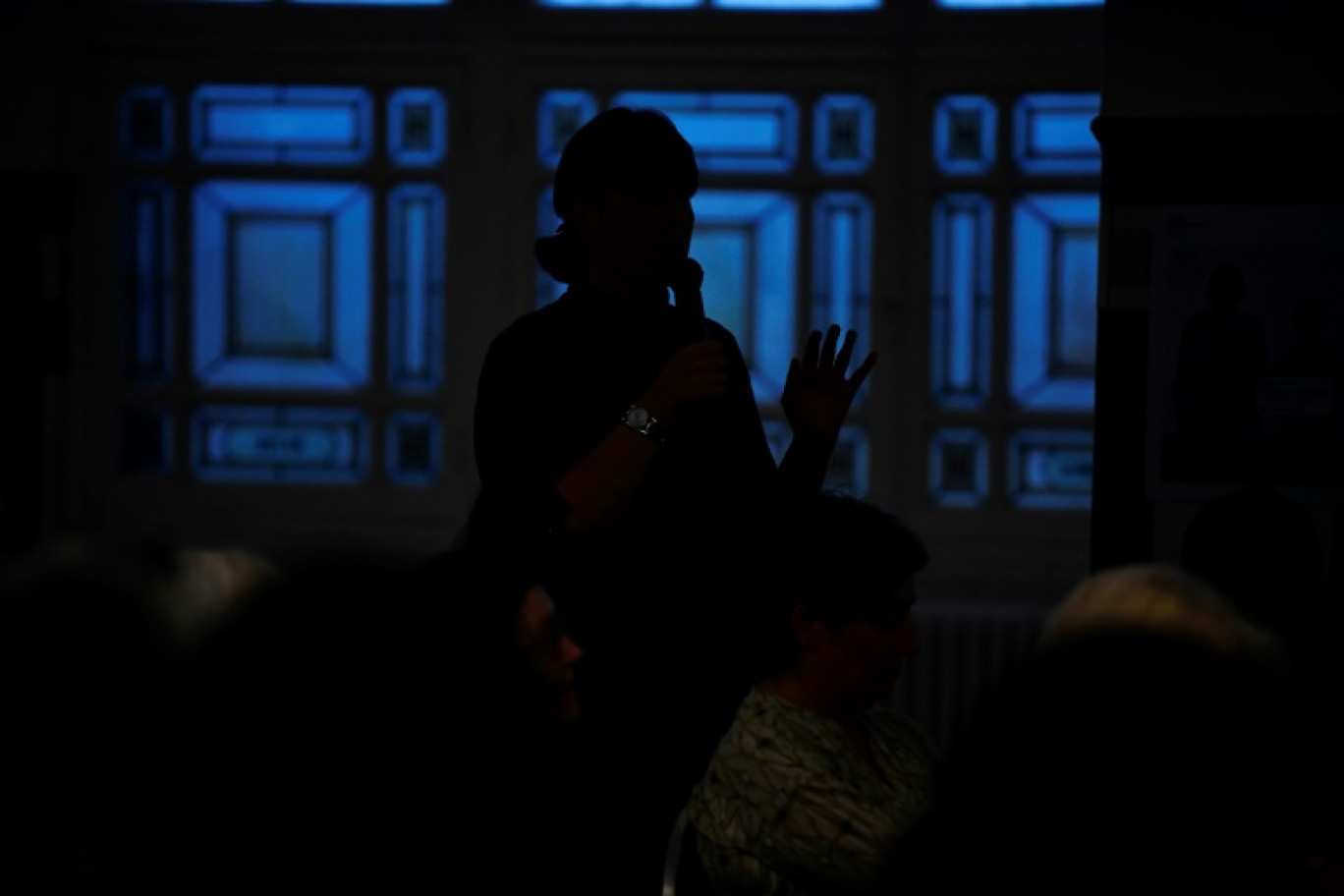 Une femme témoigne devant Commission Indépendante sur l'Inceste et les Violences Sexuelles faites aux Enfants (CIIVISE) à Paris, le 21 septembre 2022 © JULIEN DE ROSA