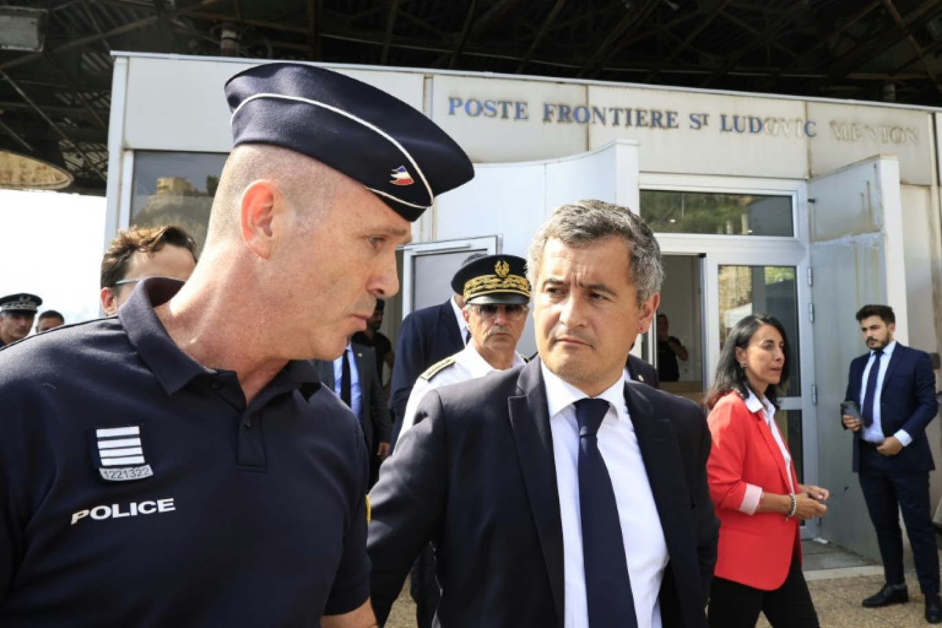 Le ministre de l'Intérieur, Gérald Darmanin (c) lors d'une visite à Menton, le 12 septembre 2023 dans les Alpes-Maritimes © Valery HACHE