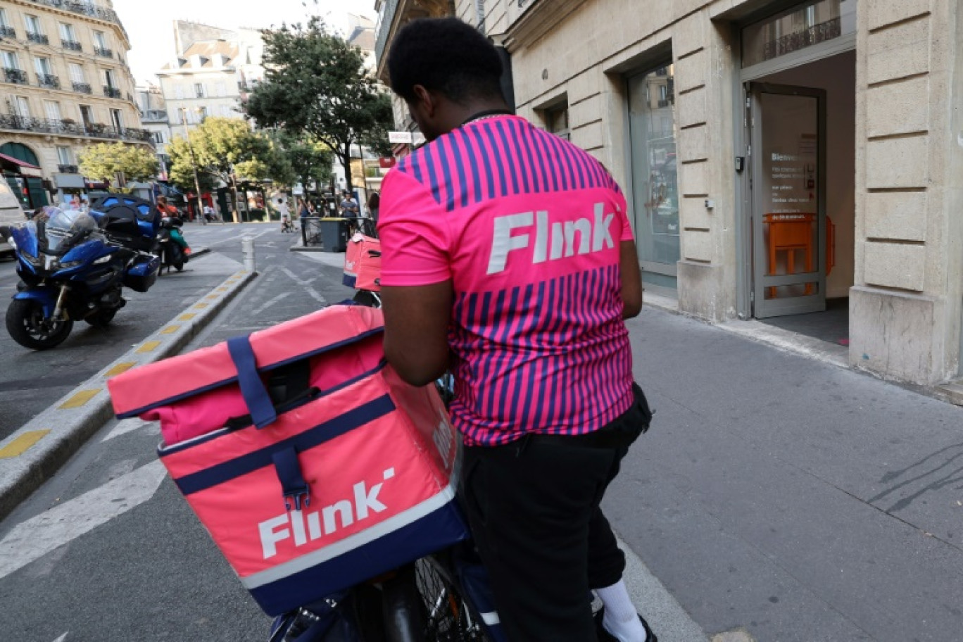 Un livreur de Flink France, le 12 septembre 2023 à Paris © MEHDI FEDOUACH