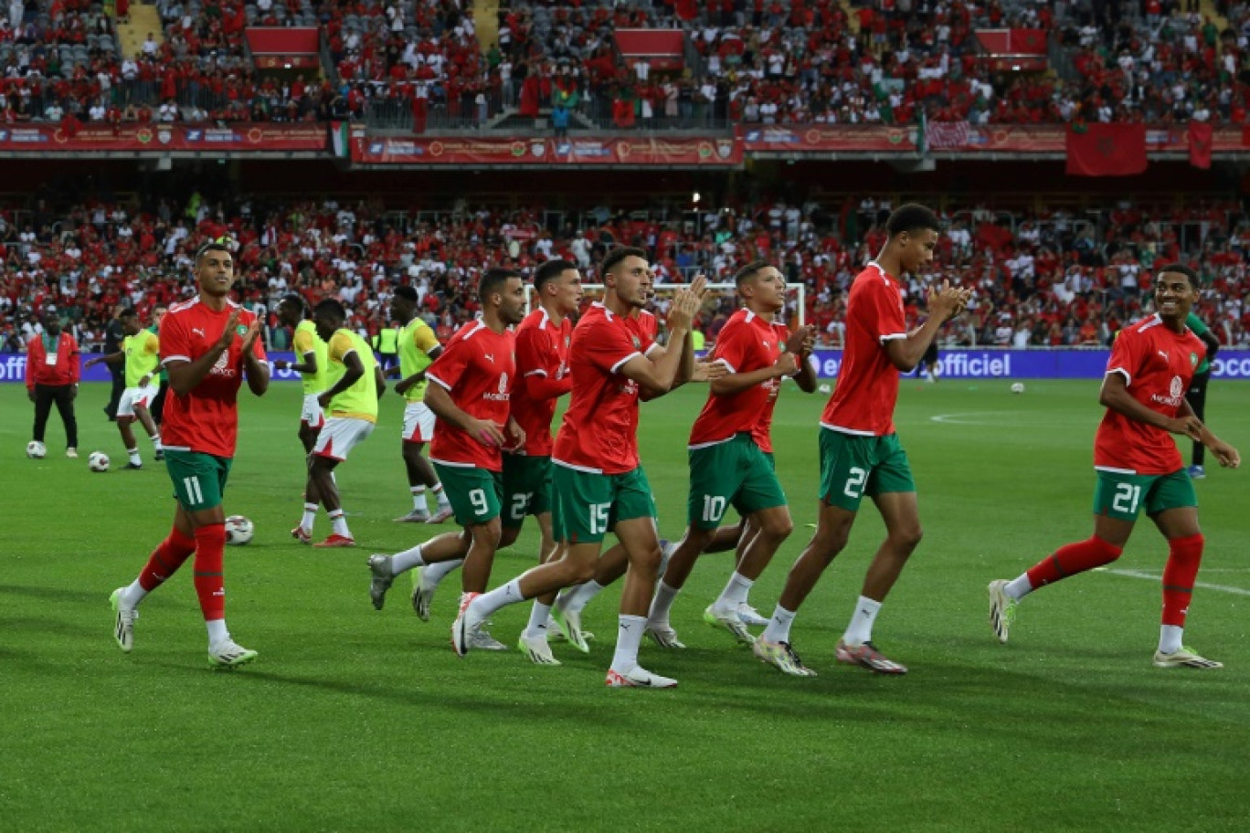 Les joueurs marocains entrent sur la pelouse du stade Bollaert avant le match amical contre le Burkina Faso, le 12 septembre 2023 à Lens © Ayoub BENKARROUM