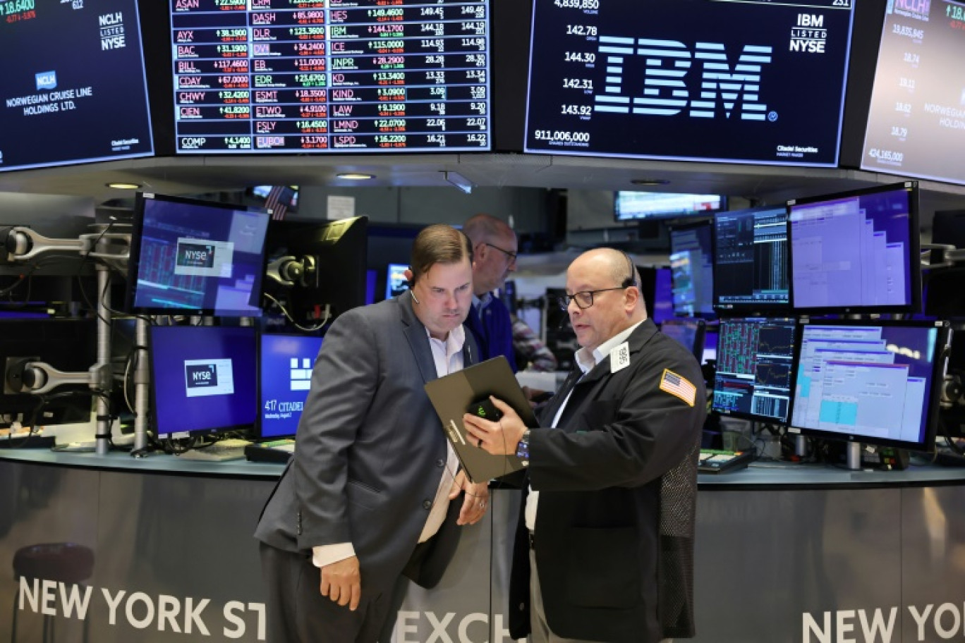 Des opérateurs du New York Stock Exchange © SPENCER PLATT