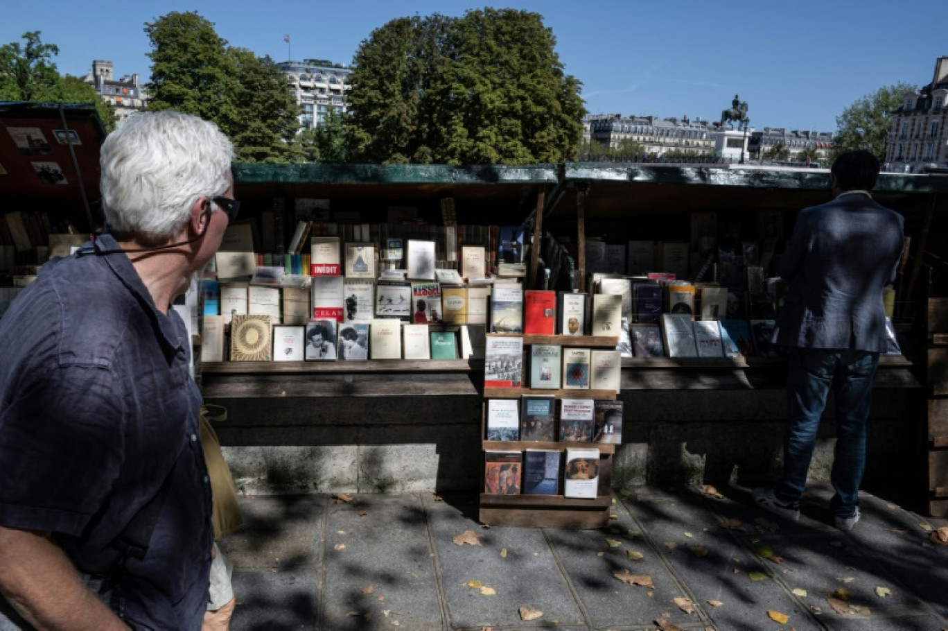 Le stand d'un bouquiniste, sur les quais de Seine, à Paris, le 2 septembre 2023 © MIGUEL MEDINA