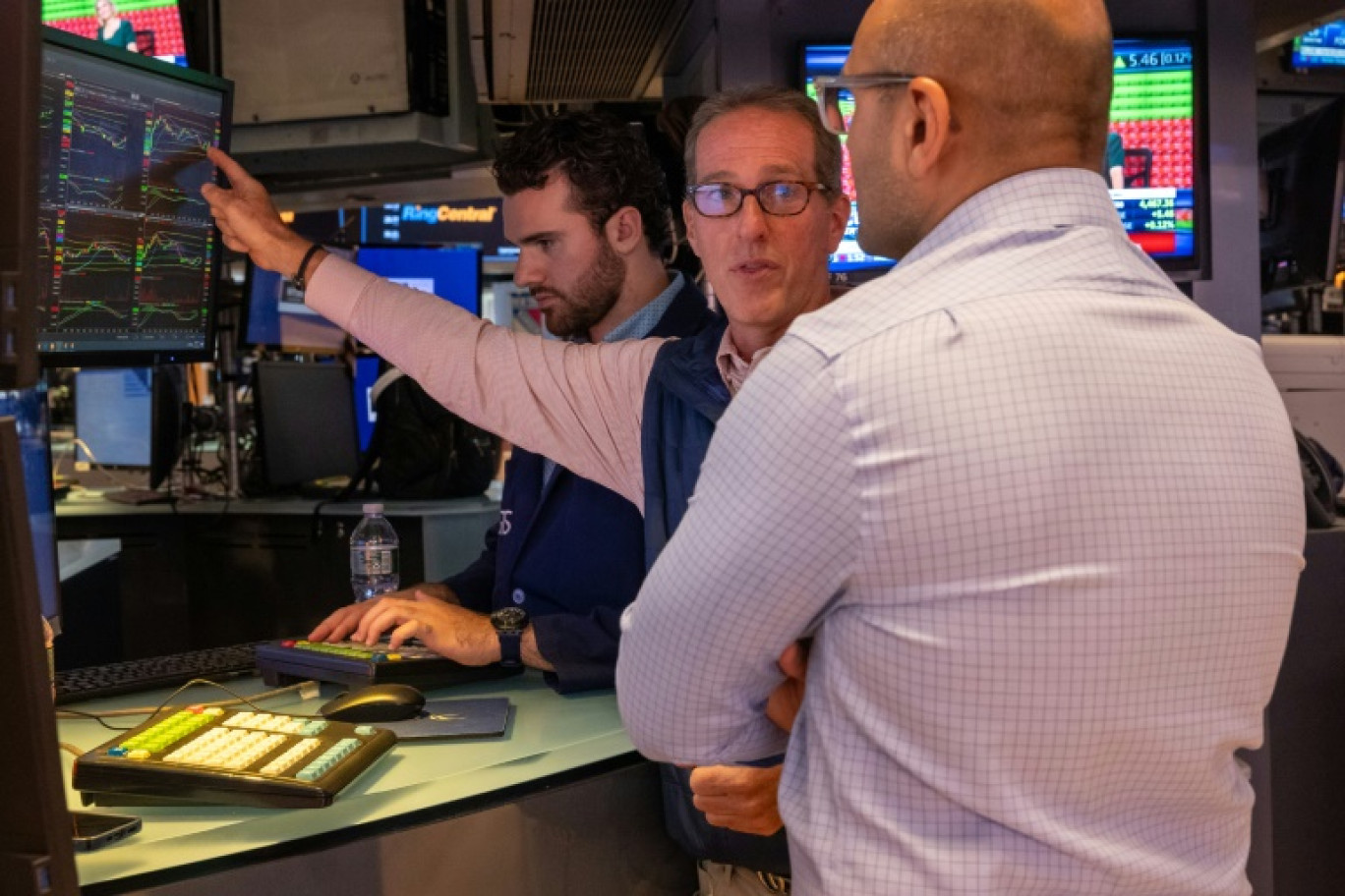 Des opérateurs du New York Stock Exchange © SPENCER PLATT