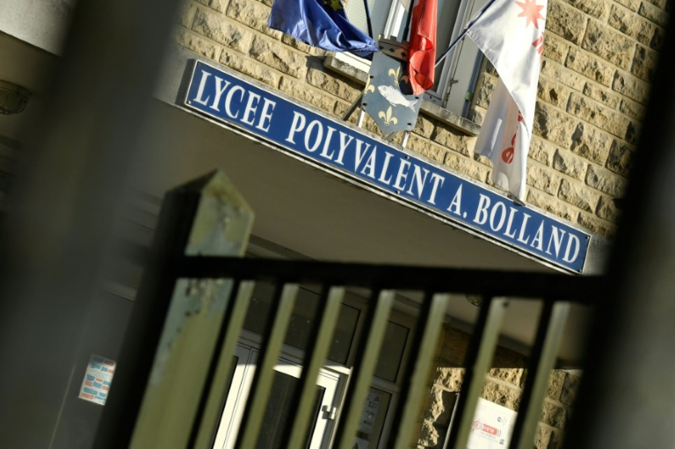 L'entrée du lycée professionnel des métiers Adrienne-Bolland à Poissy, dans les Yvelines, le 7 septembre 2023 © JULIEN DE ROSA