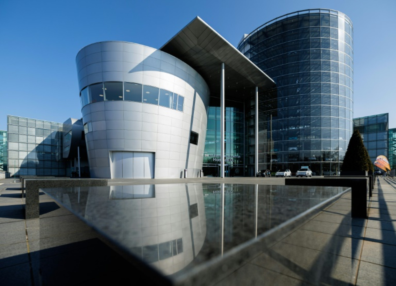 La "Manufacture de verre", site de production emblématique de Volkswagen à Dresde, en Allemagne © JENS SCHLUETER