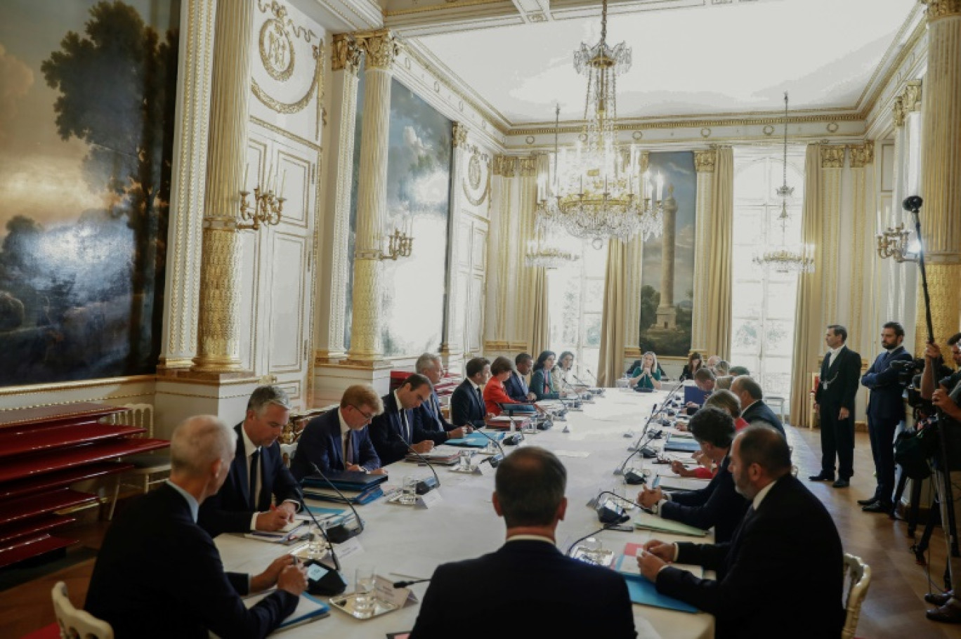 Le président Emmanuel Macron (3e d) lors d'une réunion sur la "planification" de l'écologie à l'Elysée, le 25 septembre 2023 à  Paris © Michel Euler