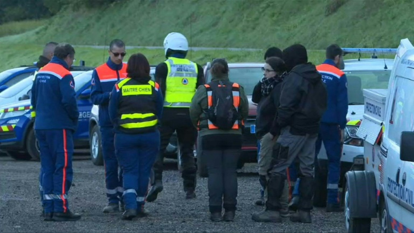 Un gendarme participe aux recherches pour retrouver Lina, une jeune fille de 15 ans disparue près de son domicile, à Saint-Blaise-la-Roche, le 26 septembre 2023 © PATRICK HERTZOG