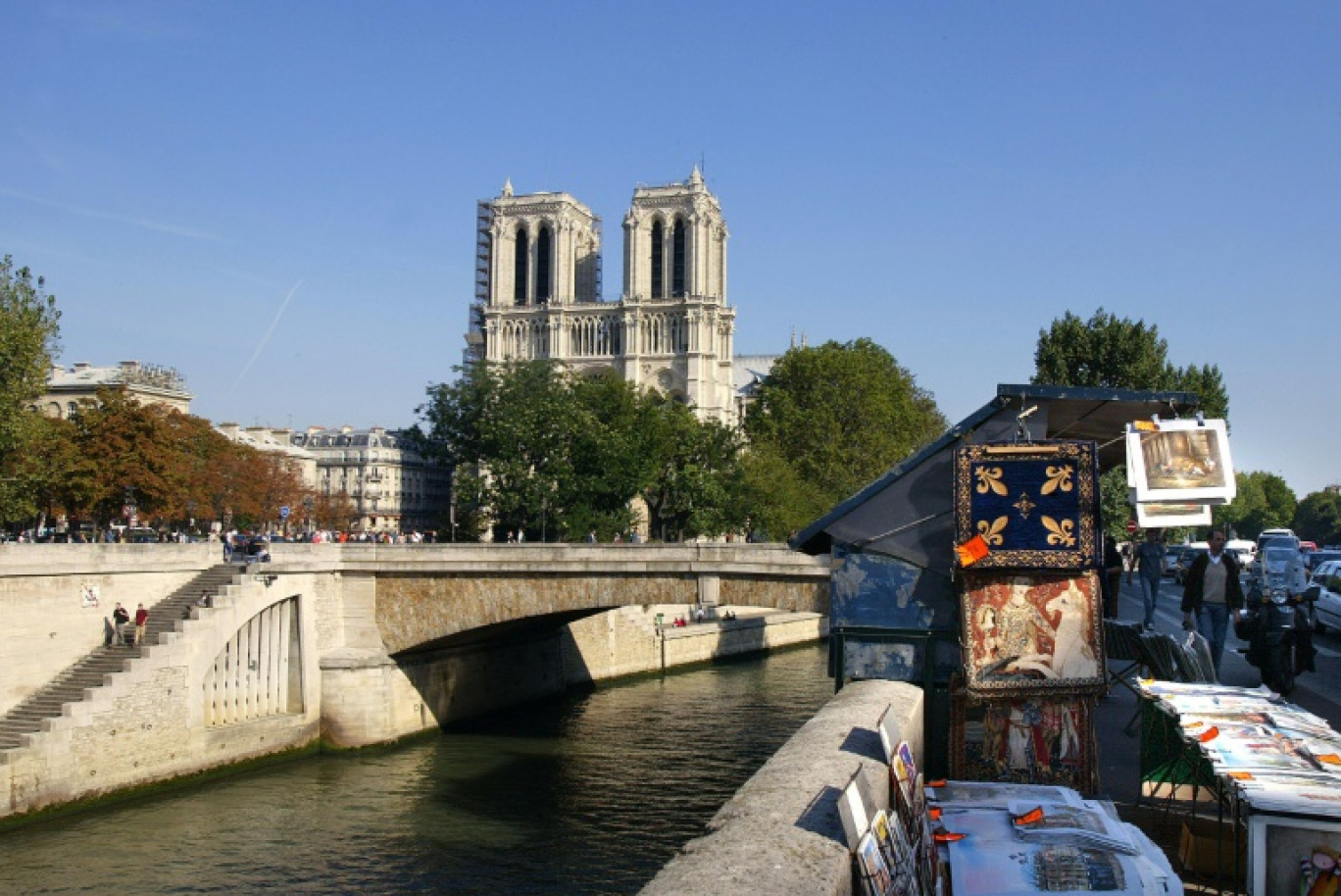 Les boîtes vertes des bouquinistes sur les quais de la Seine à Paris, le 17 septembre 2002 © JEAN-PIERRE MULLER