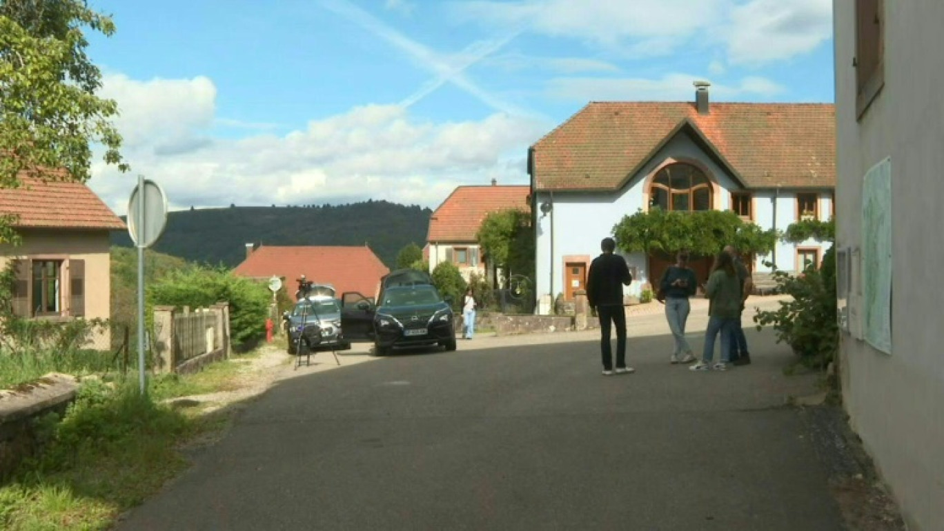 Des gendarmes participent à une battue pour retrouver l'adolescente disparue Lina, le 28 septembre 2023 à Saint-Blaise-la-Roche, dans le Bas-Rhin © Frederick FLORIN