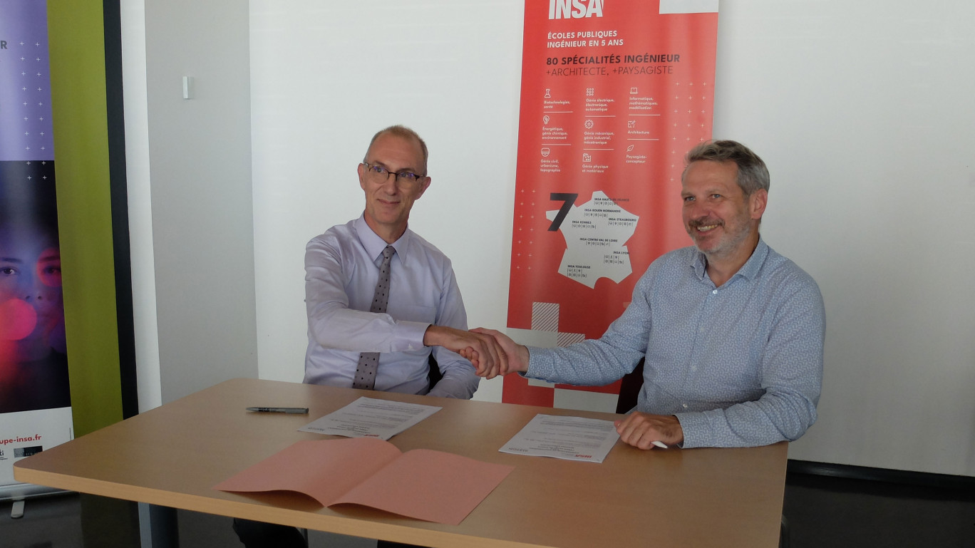 Armel de la Bourdonnaye, directeur de l'INSA Hauts-de-France et Olivier Baril, directeur du site Alstom Valenciennes Petite-Forêt.