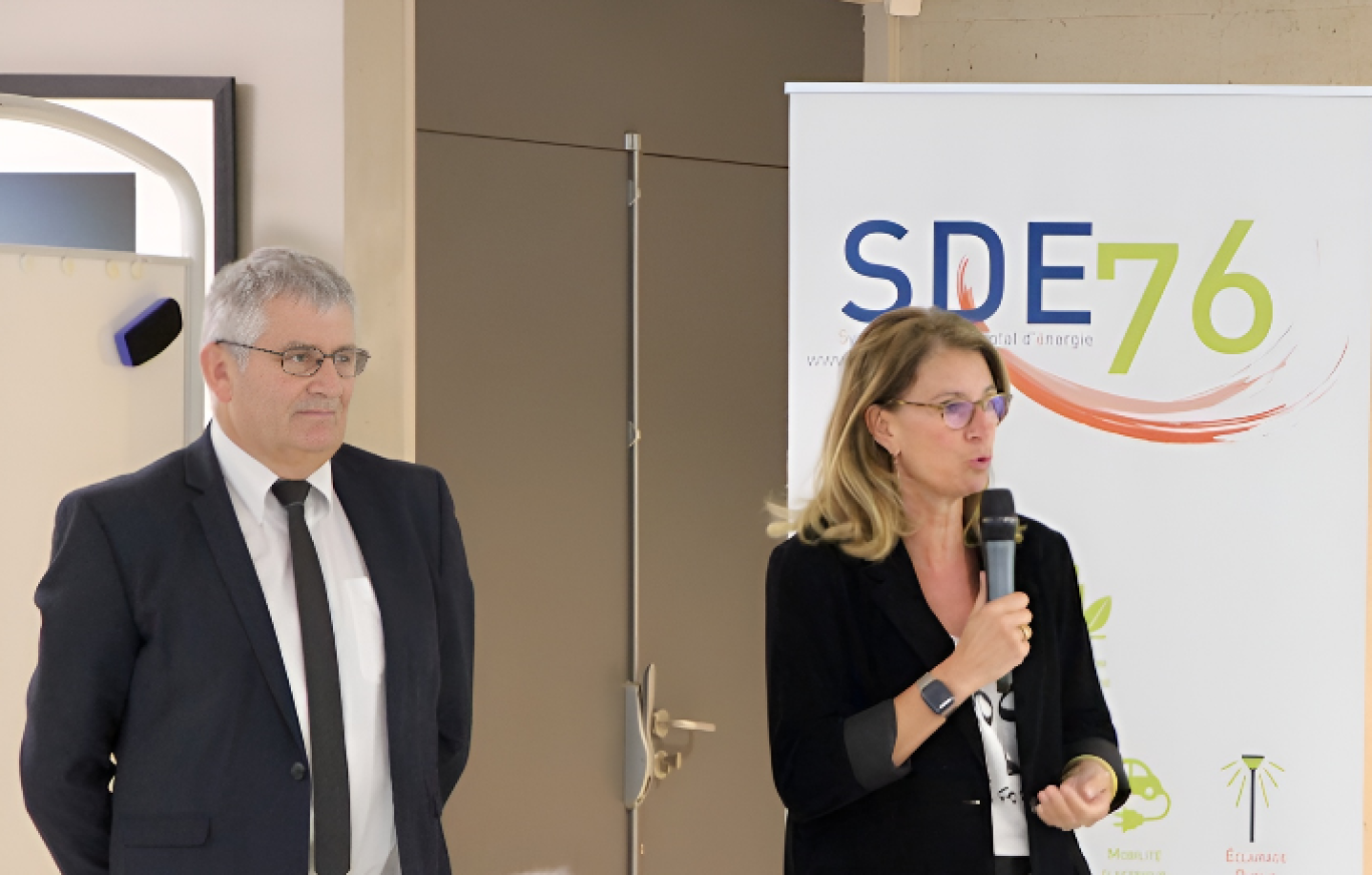 Laurent Vasset et Virginie Carolo-Lutrot ont introduit la journée du photovoltaÏque le 6 octobre à la Maison des compétences de Lillebonne. (© Aletheia Press / B.Delabre)