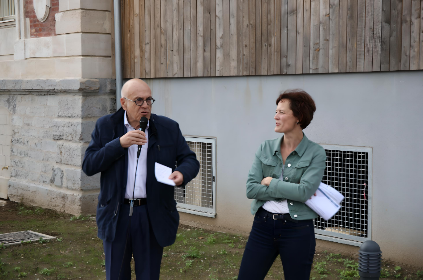 Eric Buy, maire de Guînes, et Anne-Gaëlle Charvet, présidente de la Foncière Chênelet. © Aletheia Press/M.Railane