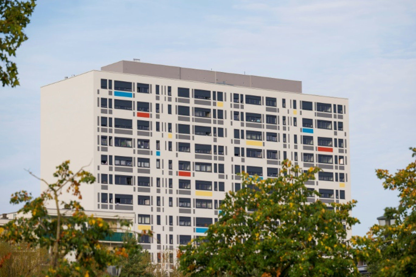 Un immeuble rénové dans le quartier prioritaire de Borny, le 9 octobre 2023 à Metz, en Moselle © Jean-Christophe VERHAEGEN