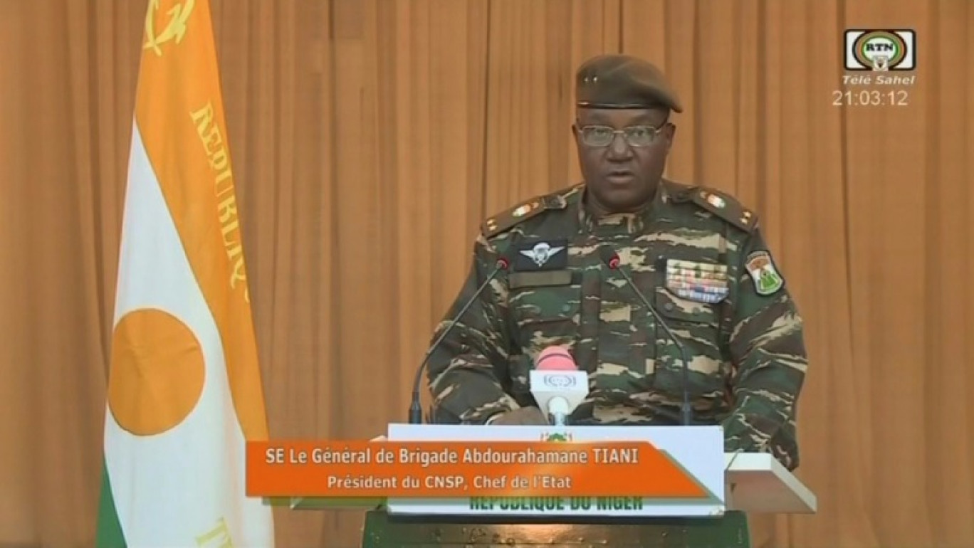 Le général nigérien Abdourahamane Tiani fait une déclaration à la télévision nationale nigérienne, le 19 août 2023. Image tirée d'une vidéo obtenue par l'AFP de l'ORTN-Télé Sahel

  obtained by AFP from ORTN - Télé Sahel on August 19, 2023 shows Niger's new military ruler General Abdourahamane Tiani, reading a statement on national television. Niger's new military ruler said on August 19, 2023 a transition of power would not go beyond three years, and warned that any attack on the country would not be easy for those involved.
"Our ambition is not to confiscate power," General Abdourahamane Tiani said in a televised address, adding that an attack on Niger would not be "a walk in the park".
His warning came as a delegation from West African bloc ECOWAS arrived in the country for a final diplomatic push before deciding on whether to take military action. © -