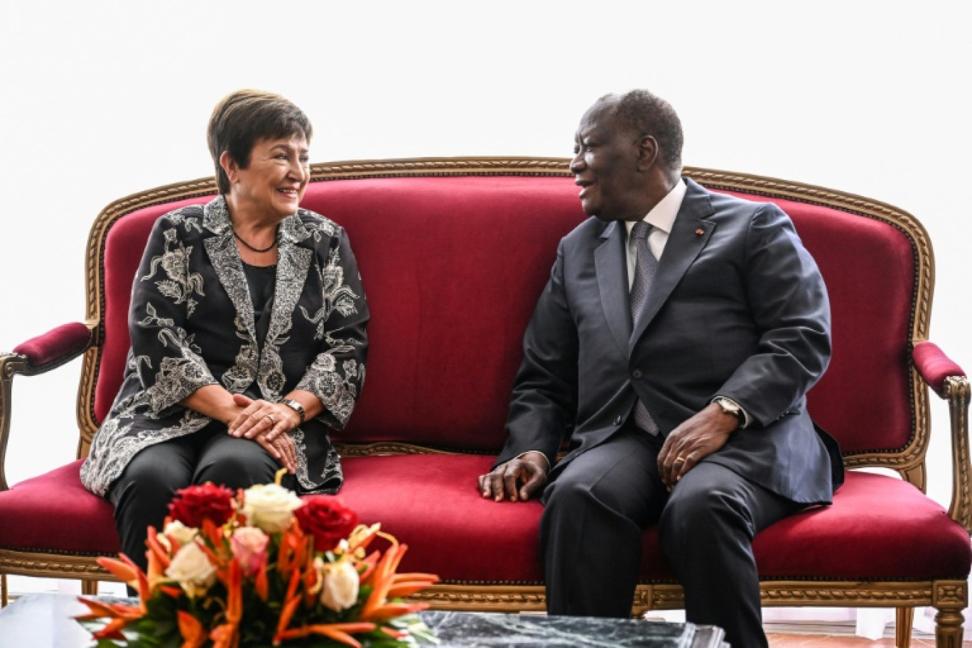 La dirctrice générale du FMI Kristalina Georgieva en compagnie du président ivoirien Alassane Ouattara à Abidjan le 5 octobre 2023 © Sia KAMBOU