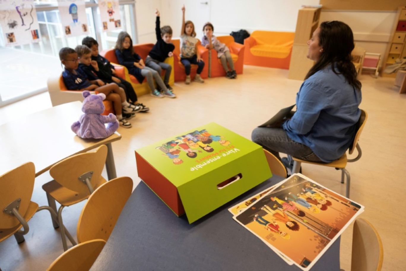 Des élèves participent à un "cours d'empathie", selon la méthode danoise "Fri for mobberi" ("libéré du harcèlement) dans une école pilote de Saint-Ouen, le 4 octobre 2023 près de Paris © Thomas SAMSON