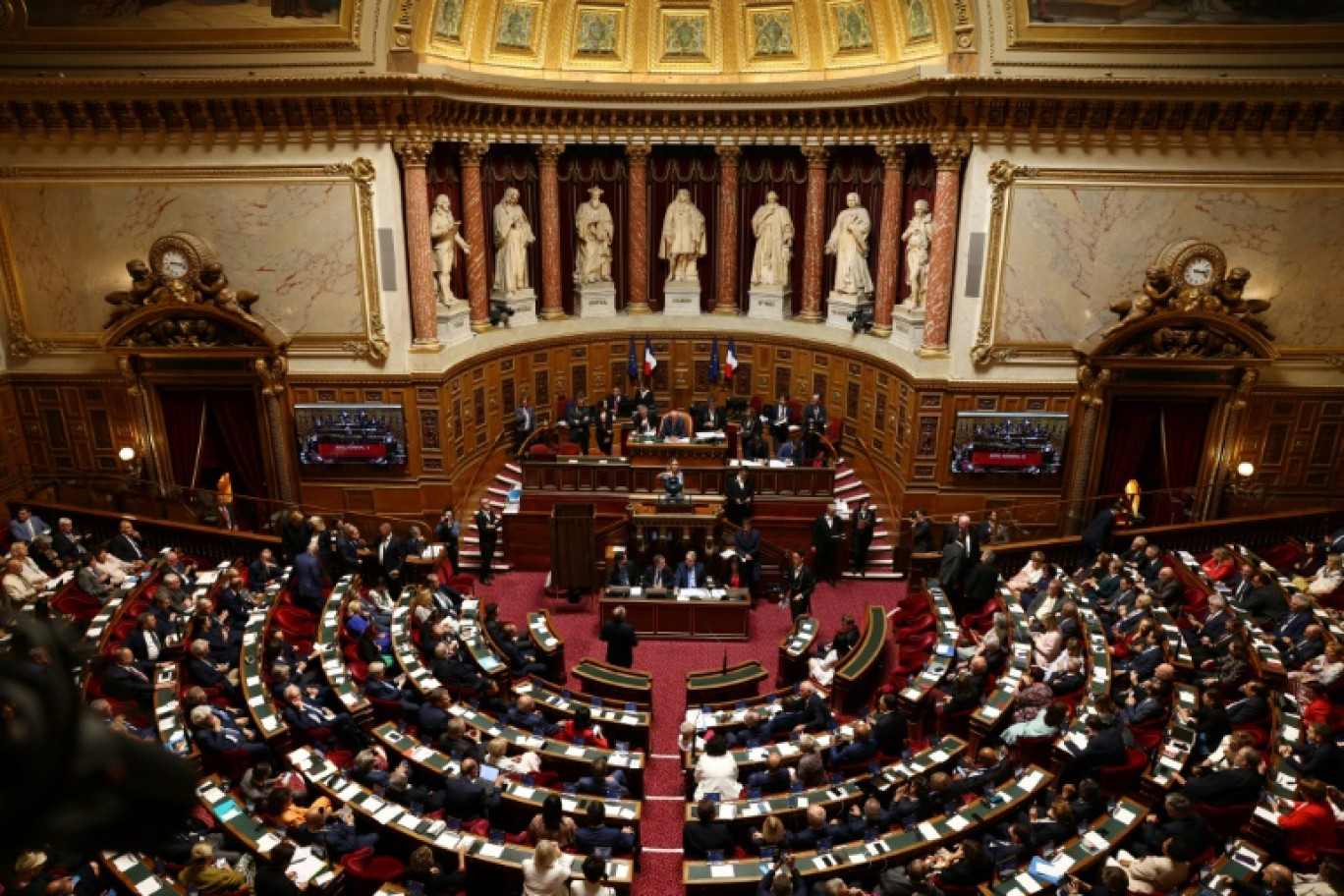 Le Sénat examine lundi le projet de loi de programmation des finances publiques avec agacement: l'article 49.3 activé par le gouvernement à l'Assemblée nationale limite ses chances de peser sur cette trajectoire budgétaire © Thomas SAMSON