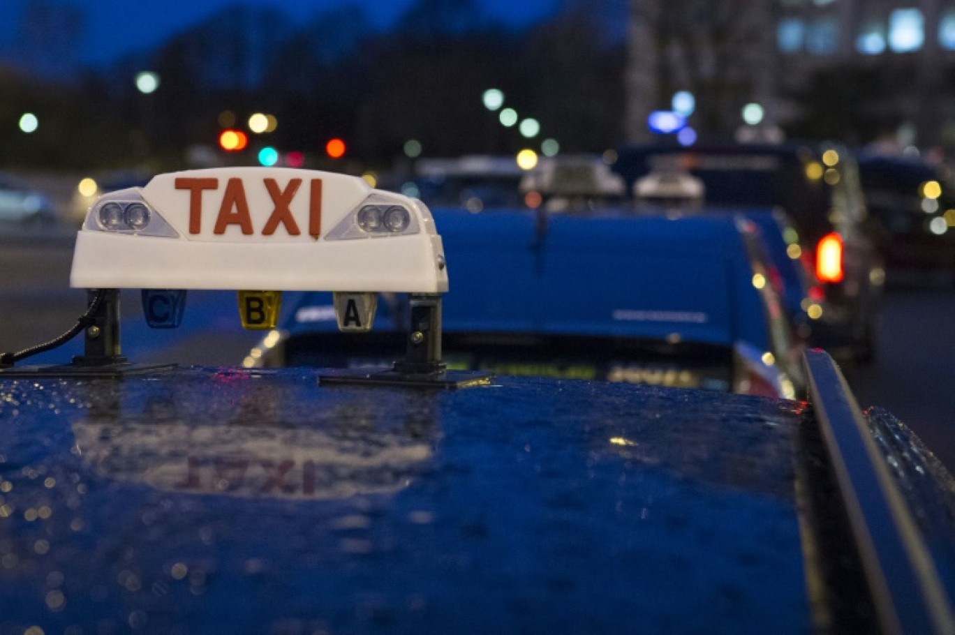 2.480 chauffeurs de taxis sont en procès vendredi à Paris contre Uber, qu'ils accusent de concurrence déloyale et auquel ils réclament quelque 455 millions d'euros de dommages et intérêts au total © Geoffroy VAN DER HASSELT