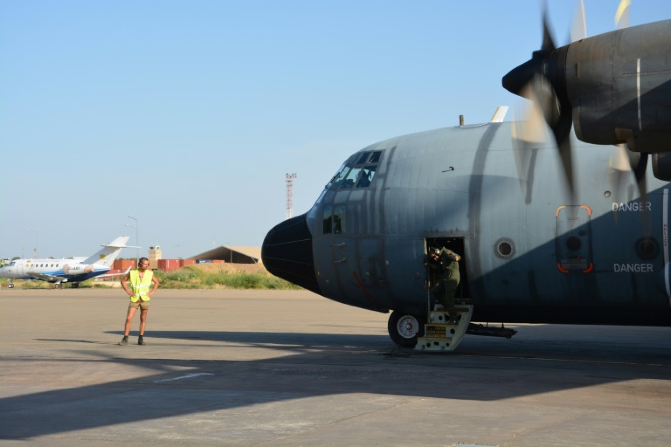 L'armée du Tchad escortera les troupes françaises, chassées du Niger voisin, jusqu'à l'aéroport de N'Djamena, et jusqu'à la frontière du Cameroun pour leur matériel devant être embarqué au port de Douala © MICHEL CARIOU