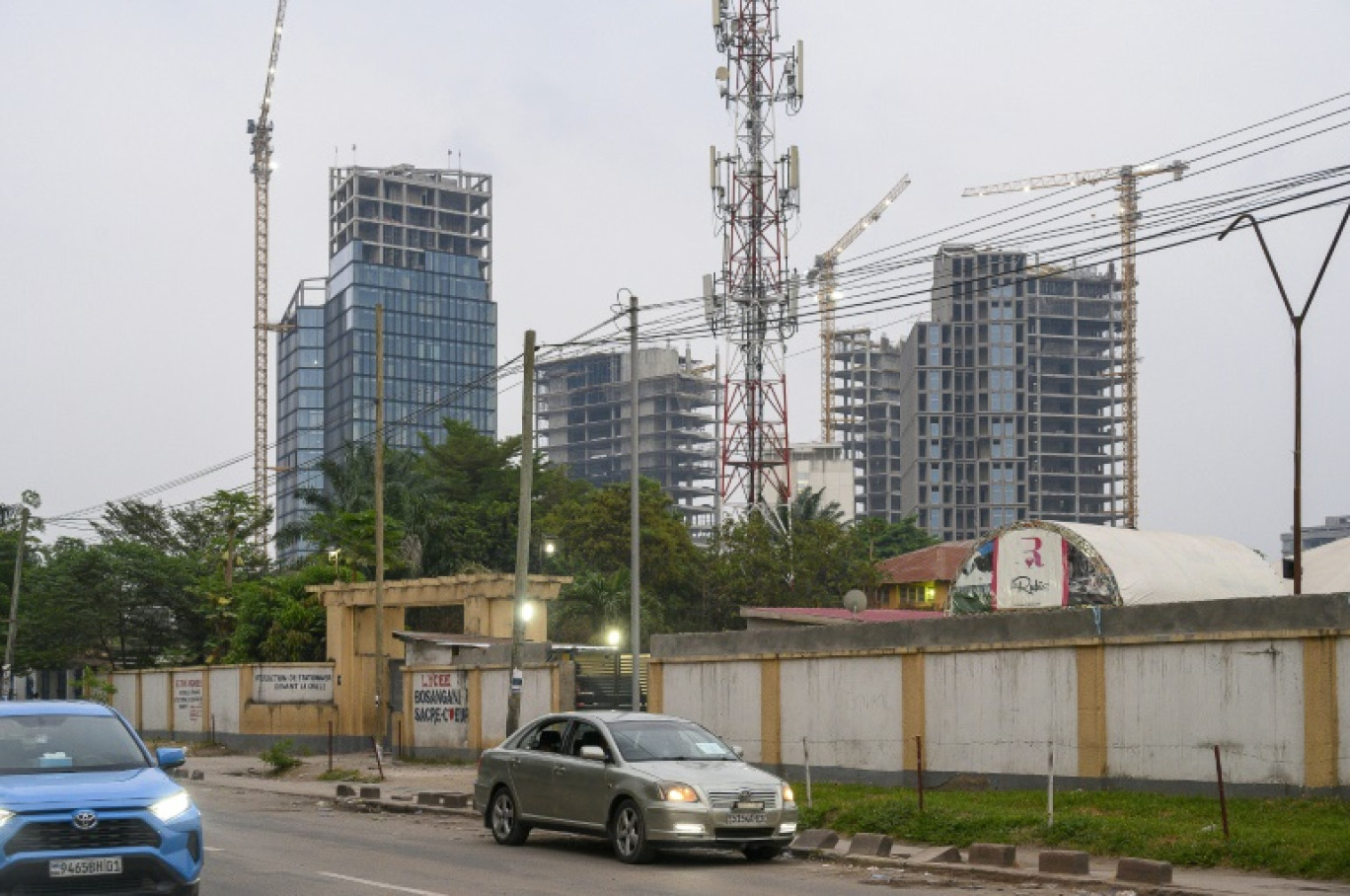 Le chantier de construction d'un complexe financier à Kinshasa, le 5 octobre 2023 en RDC © Arsene Mpiana