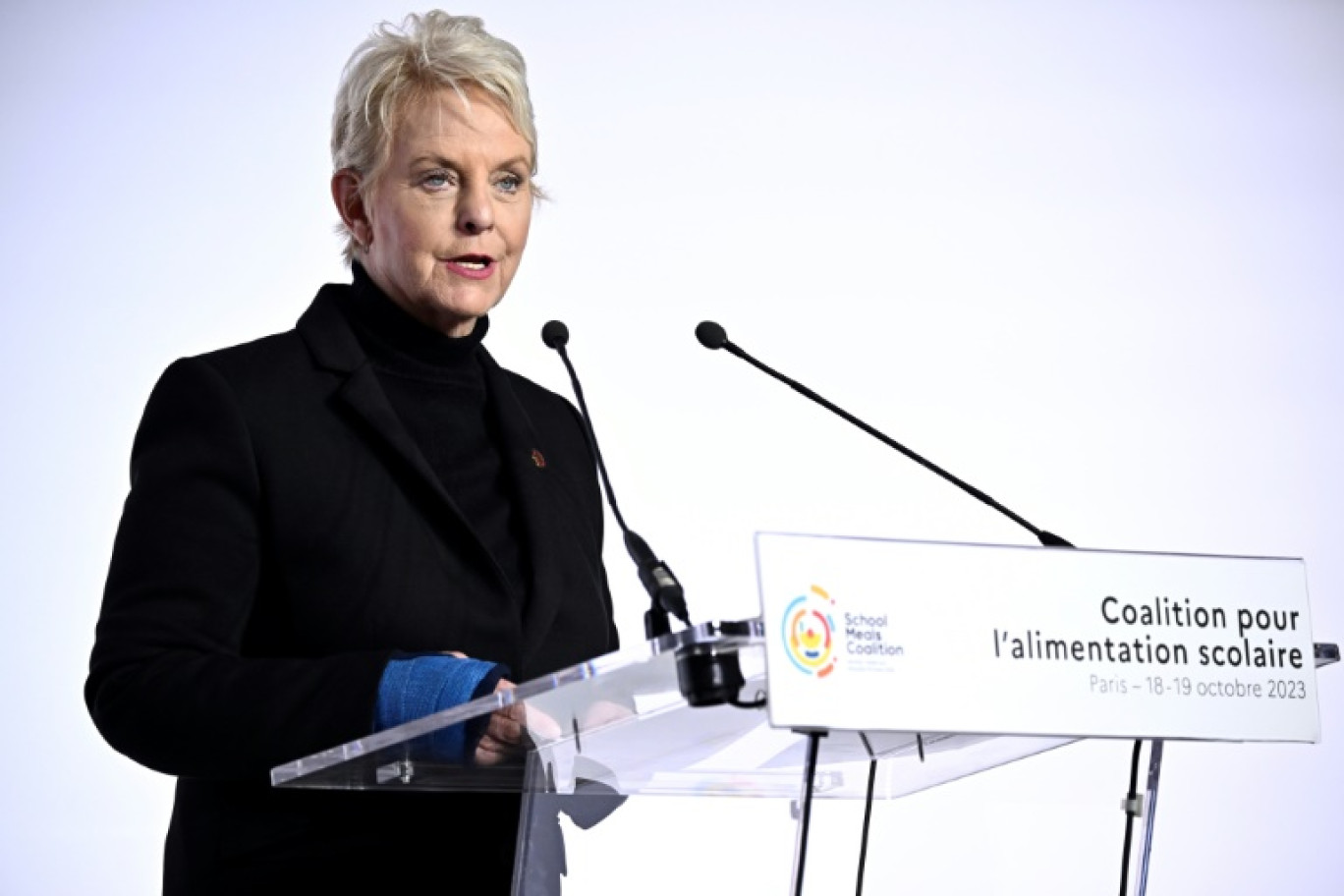 La directrice exécutive du Programme alimentaire mondial, Cindy McCain, lors de la première réunion de la Coalition mondiale pour les repas scolaires à Paris le 18 octobre 2023. © JULIEN DE ROSA