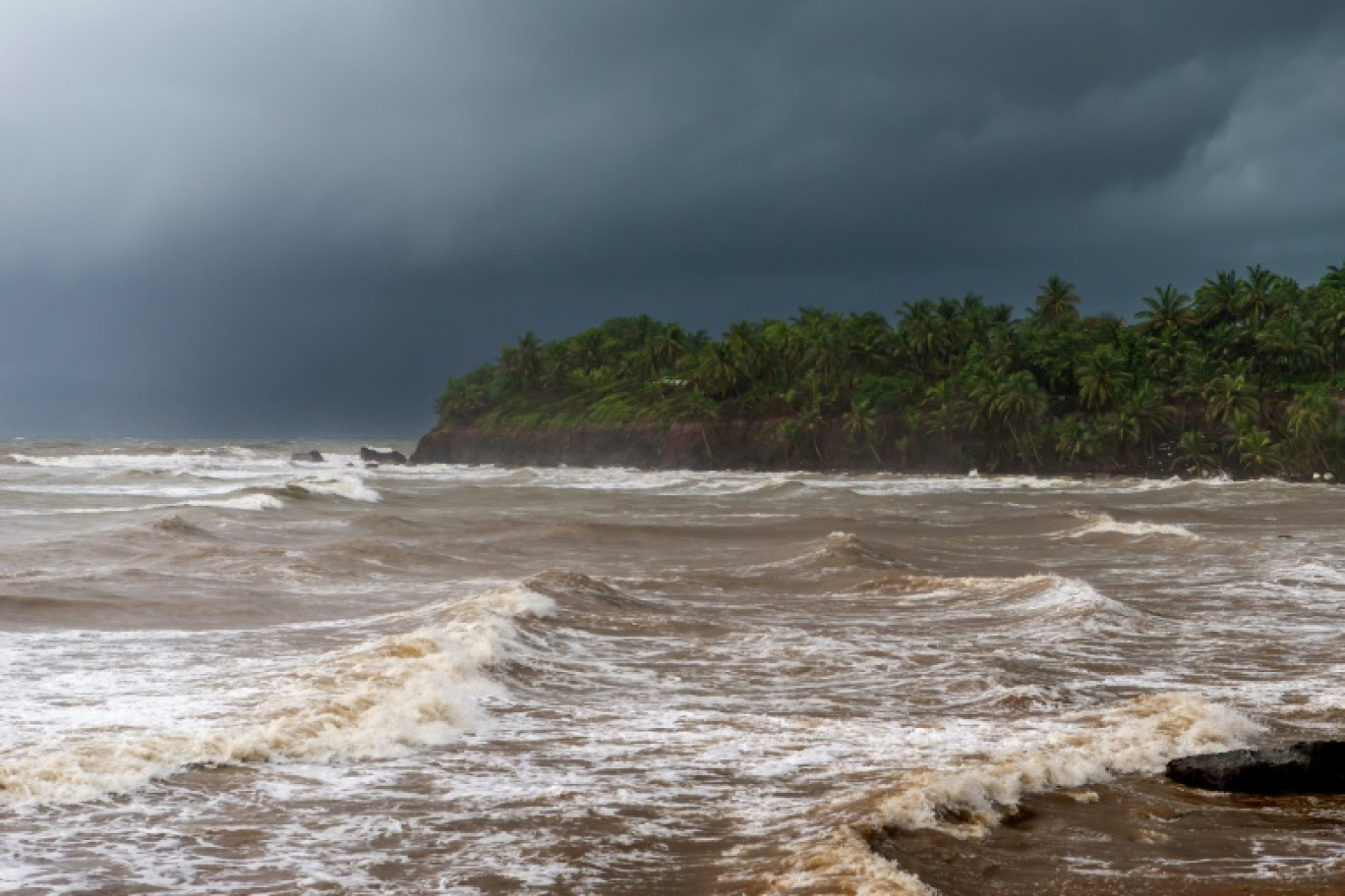 L'archipel antillais de la Guadeloupe est confiné jusqu'à nouvel ordre après le déclenchement de l'alerte violette cyclone sous la menace de l'ouragan Tammy © Lara Balais