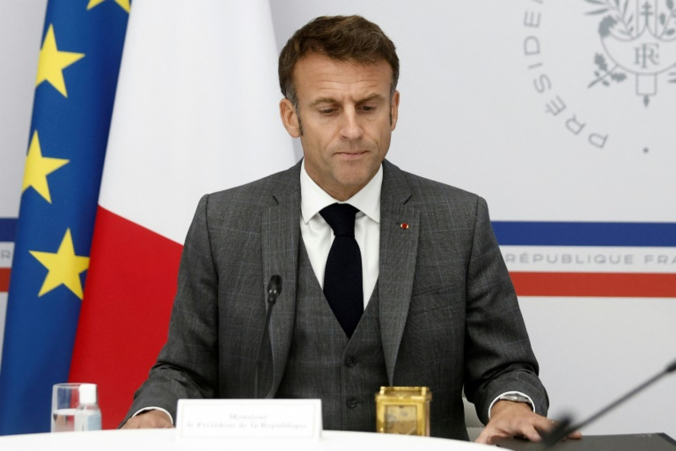 Le président Emmanuel Macron, le 20 octobre 2023, pendant une visioconférence à l'Elysée avec les familles des otages français détenus à Gaza © BENOIT TESSIER