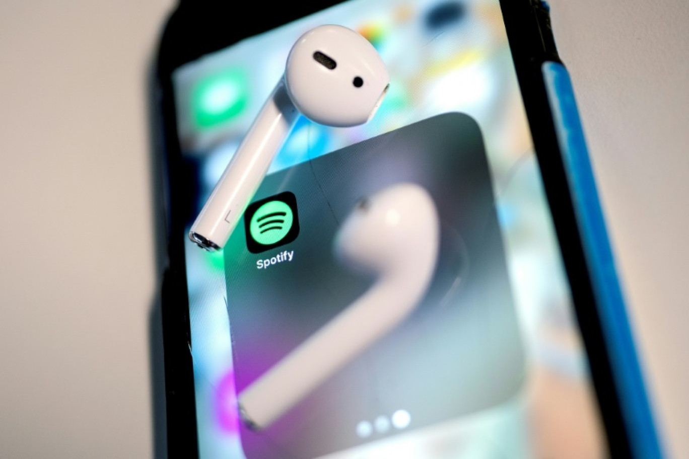 Spotify posts a rare quarterly profit thanks to a jump in paying subscribers © Stefani Reynolds