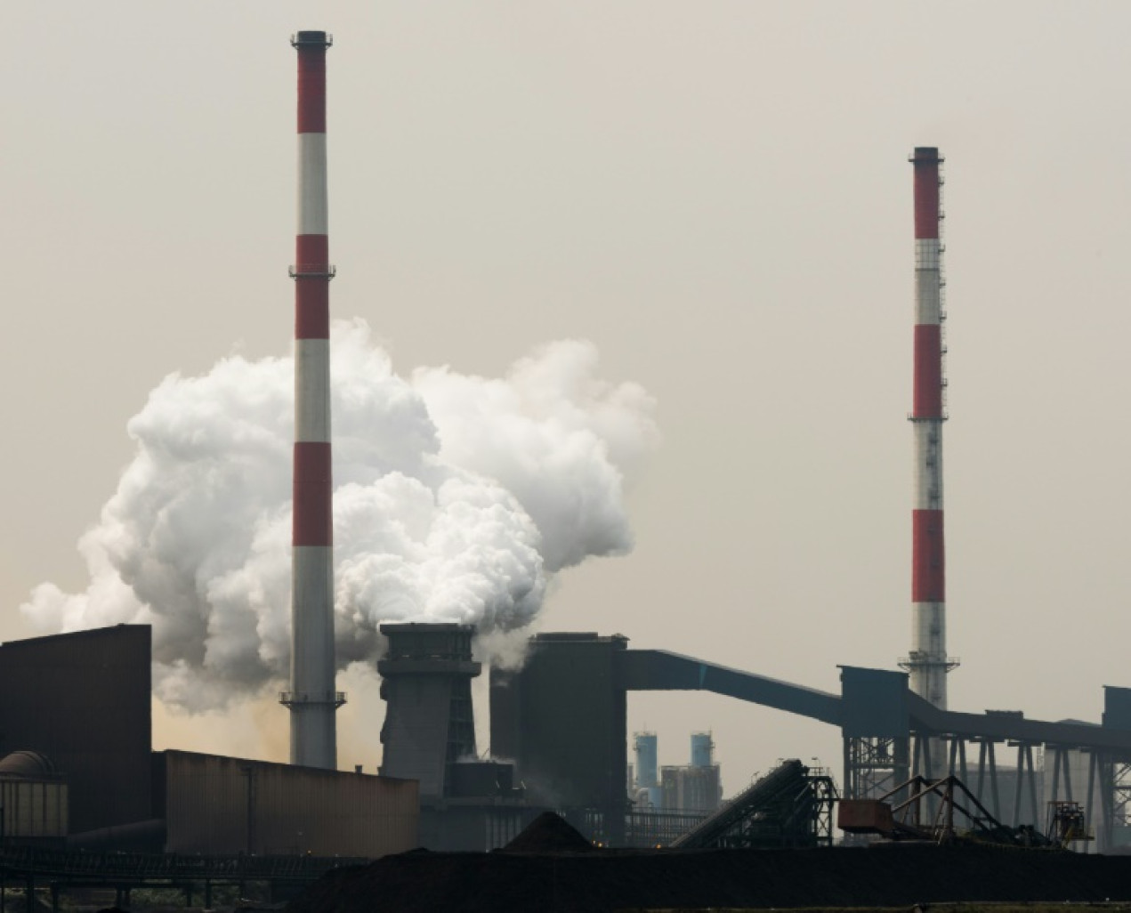 Le territoire autour de Dunkerque est l'un des plus grands carrefours industriels d'Europe où un cinquième des émissions industrielles françaises y sont concentrées © Denis CHARLET