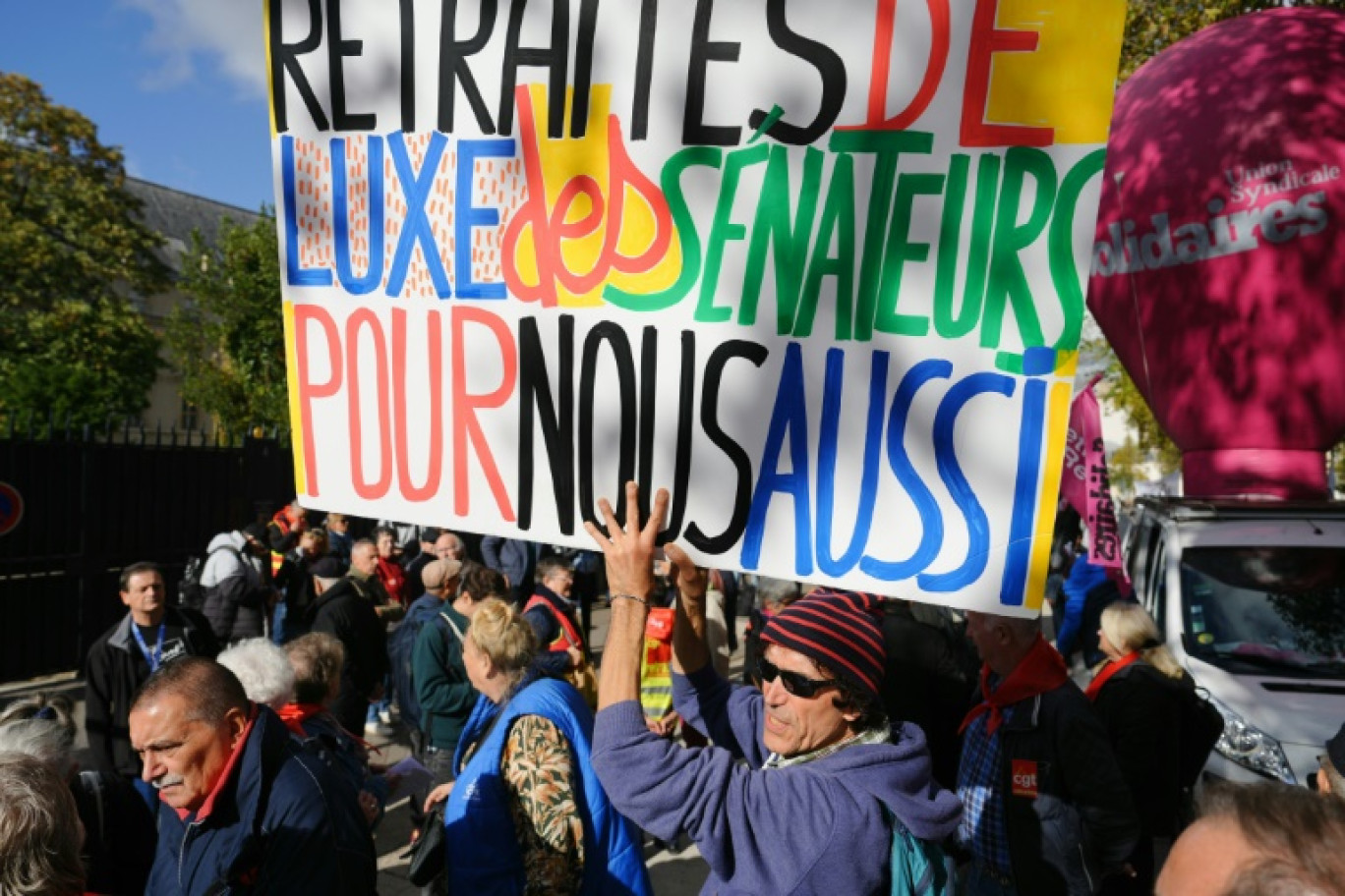 Rassemblement au Métro Varenne, à l'appel des organisations nationales de retraités, le 24 octobre 2023 © Dimitar DILKOFF