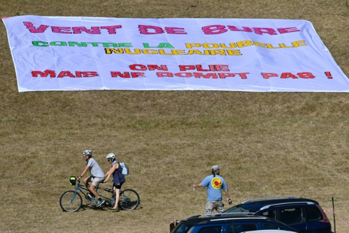 Une banderole contre le projet de site d'enfouissement de déchets nucléaires à Bure (Meuse), le 6 août 2022 © Jean-Christophe Verhaegen