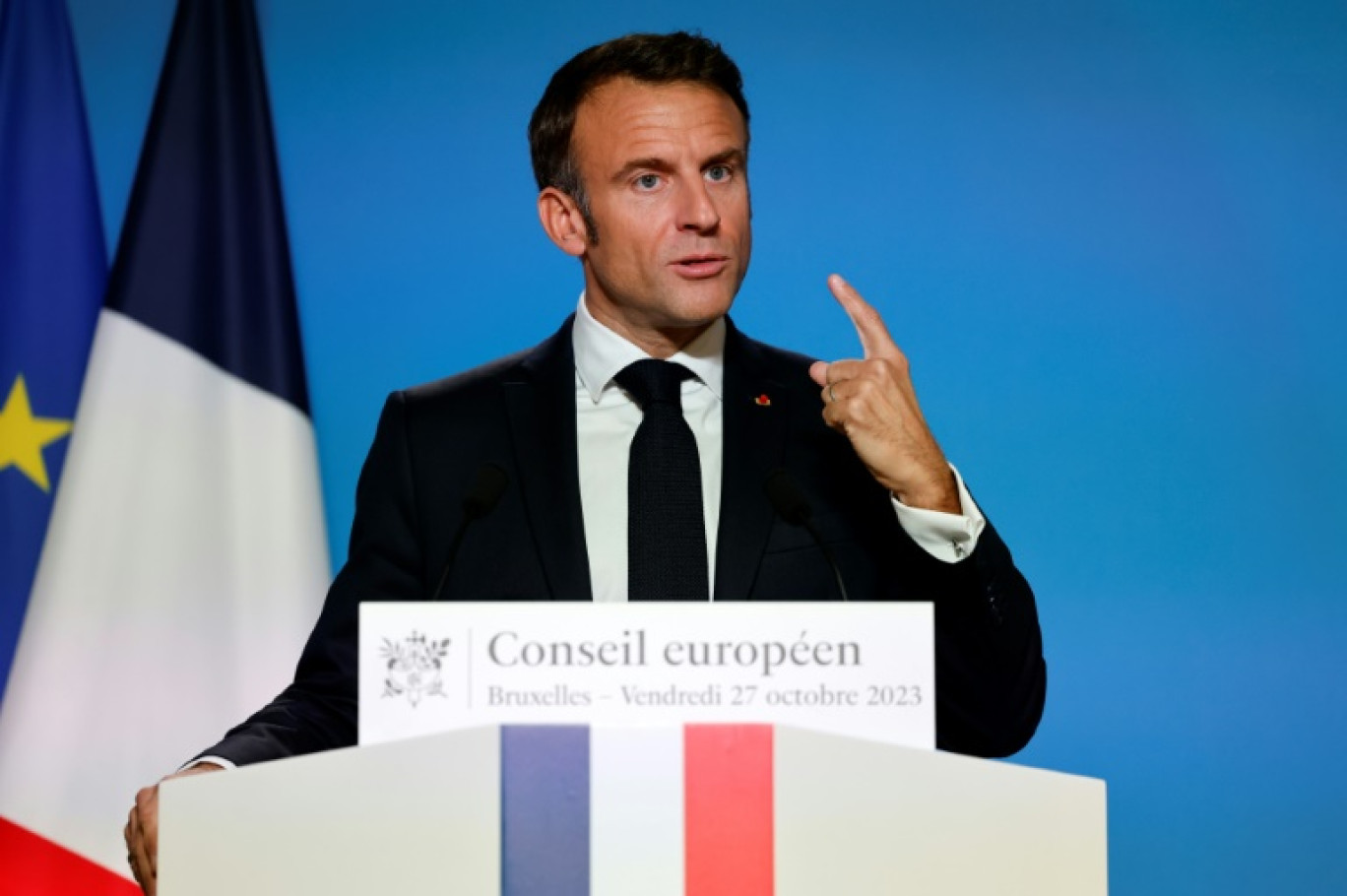 Le président français Emmanuel Macron s'exprime lors d'une conférence de presse à Bruxelles le 27 octobre 2023 © Ludovic MARIN