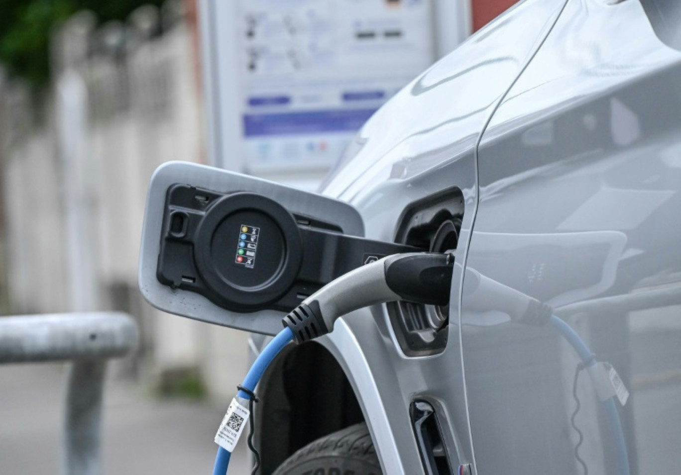 Deux cent millions d'euros supplémentaires vont être mobilisés par le gouvernement pour accélérer le développement des bornes électriques en France © DENIS CHARLET