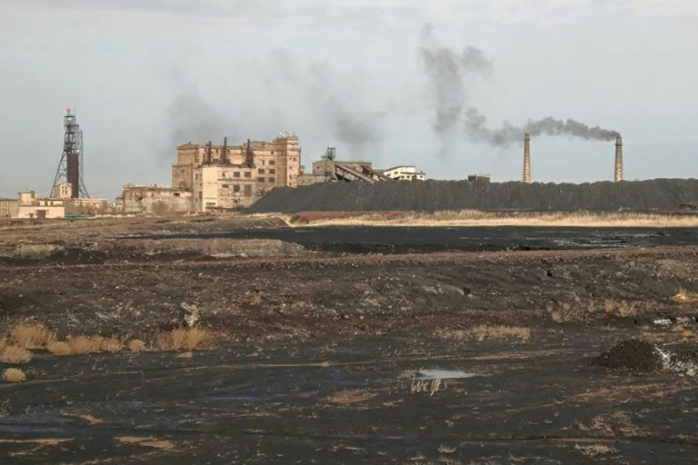 Vue partielle de la mine de charbon Kostenko, à Karaganda, au Kazakhstan, le 28 octobre 2023, où un accident a fait au moins 32 morts © STRINGER