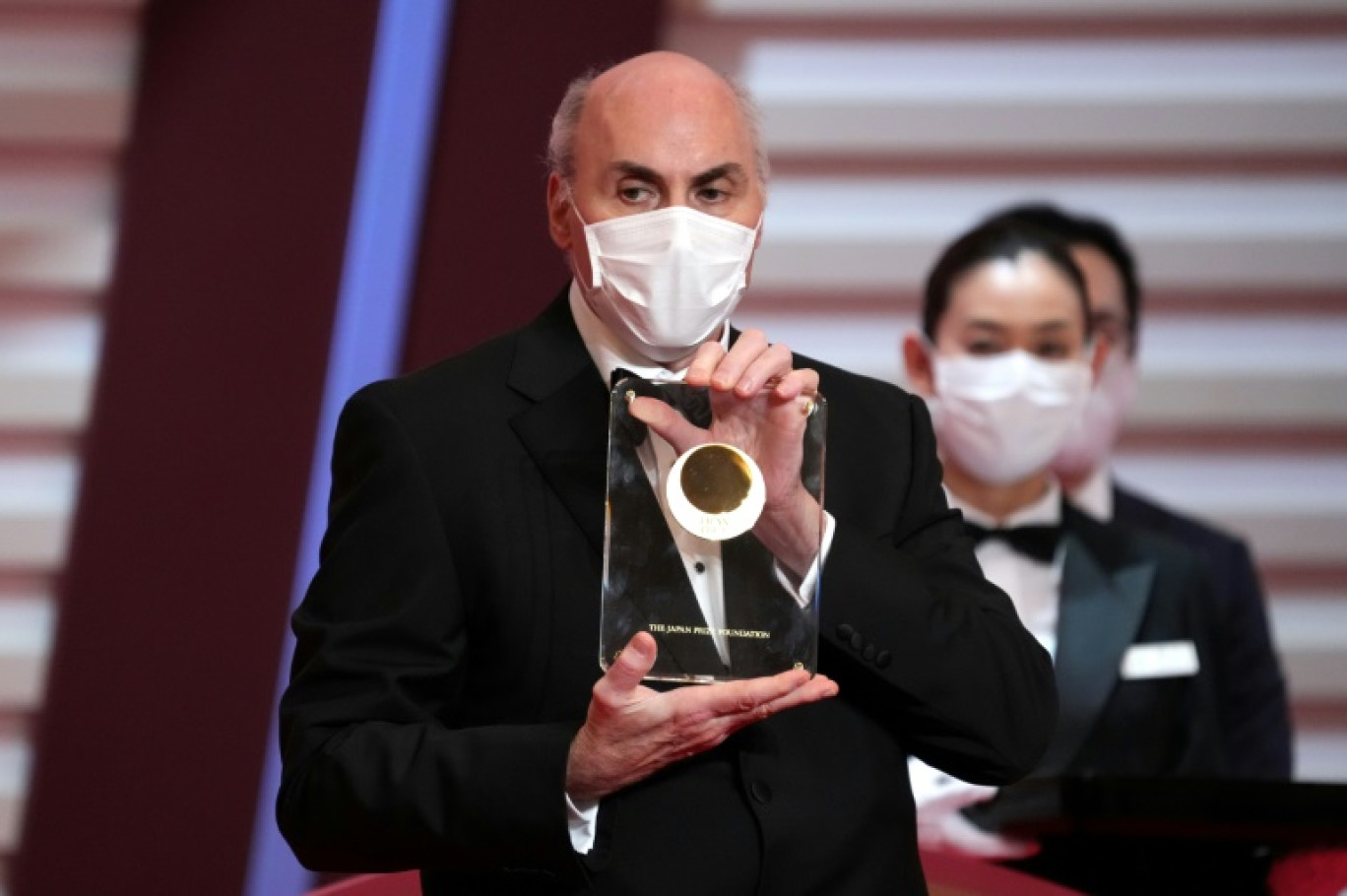 Le scientifique américain Drew Weissman reçoit le Prix du Japon, à Tokyo, le 13 avril 2022 © Eugene Hoshiko