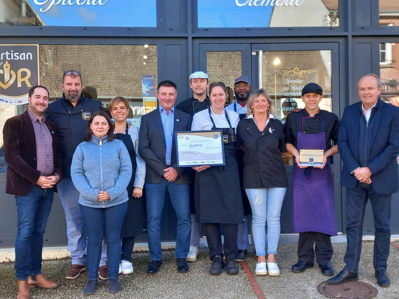 Morgan Isaac, président de la CMA Oise (à g.) a visité les nouveaux Artisans en'Or. Ici, la Boucherie-charcuterie Decrouy, à Saint-Martin-le-Noeud. 